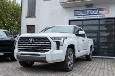 Toyota Tundra Crew 3.5L v6 Twin Turbo 4×4 HYBRID CAPSTONE