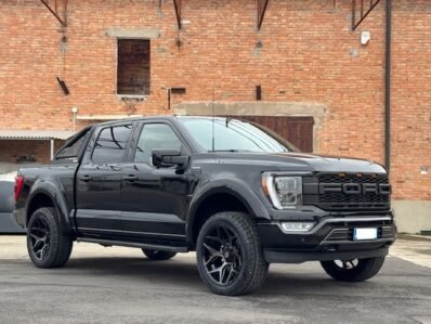 FORD F150 LARIAT 5.0L V8 4×4 SUPERCREW – BLACK ROCK