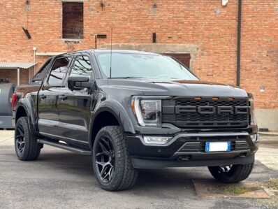 FORD F150 LARIAT 5.0L V8 4×4 SUPERCREW – BLACK ROCK