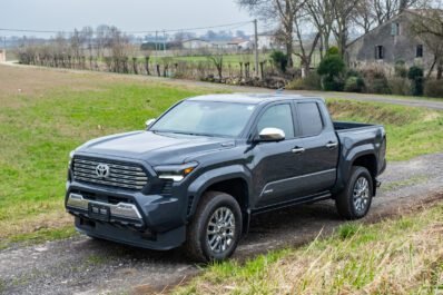 TOYOTA TACOMA LIMITED 2.4 i-Force HYBRID 4×4