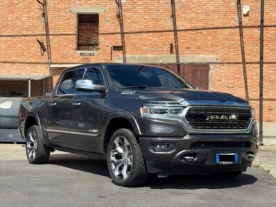 DODGE RAM 1500 LIMITED CREW CAB 4×4 5.7L V8