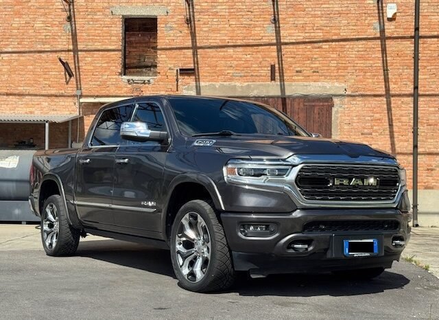DODGE RAM 1500 LIMITED CREW CAB 4×4 5.7L V8