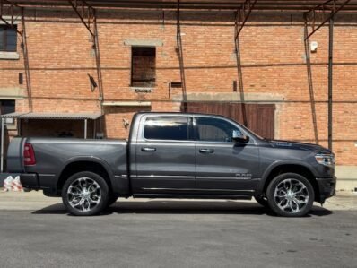 DODGE RAM 1500 LIMITED CREW CAB 4×4 5.7L V8