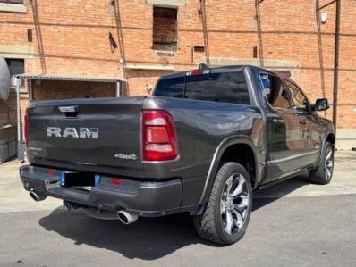 DODGE RAM 1500 LIMITED CREW CAB 4×4 5.7L V8