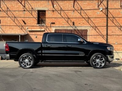 DODGE RAM 1500 LIMITED CREW CAB 4×4 E-TORQUE 5.7L V8