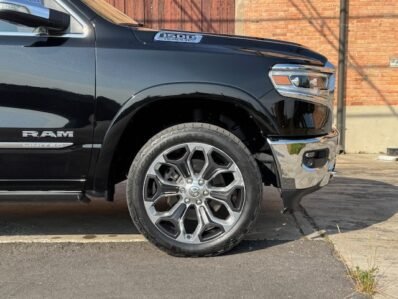 DODGE RAM 1500 LIMITED CREW CAB 4×4 E-TORQUE 5.7L V8