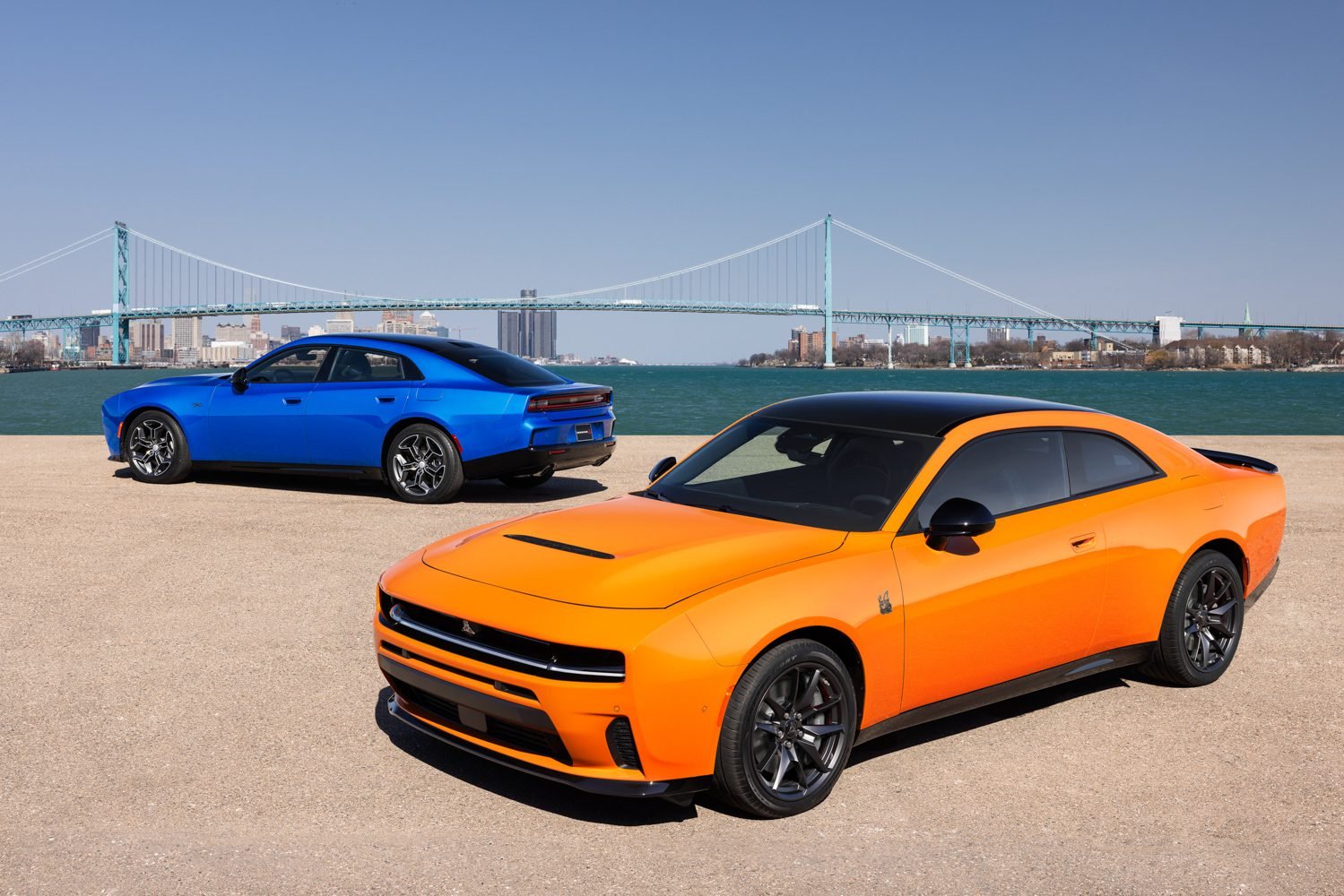 Nasce la Dodge Charger Sixpack, la versione termica della muscle car americana col 3.0 biturbo sei cilindri fino a 550 CV e carrozzeria Coupé e quattro porte.