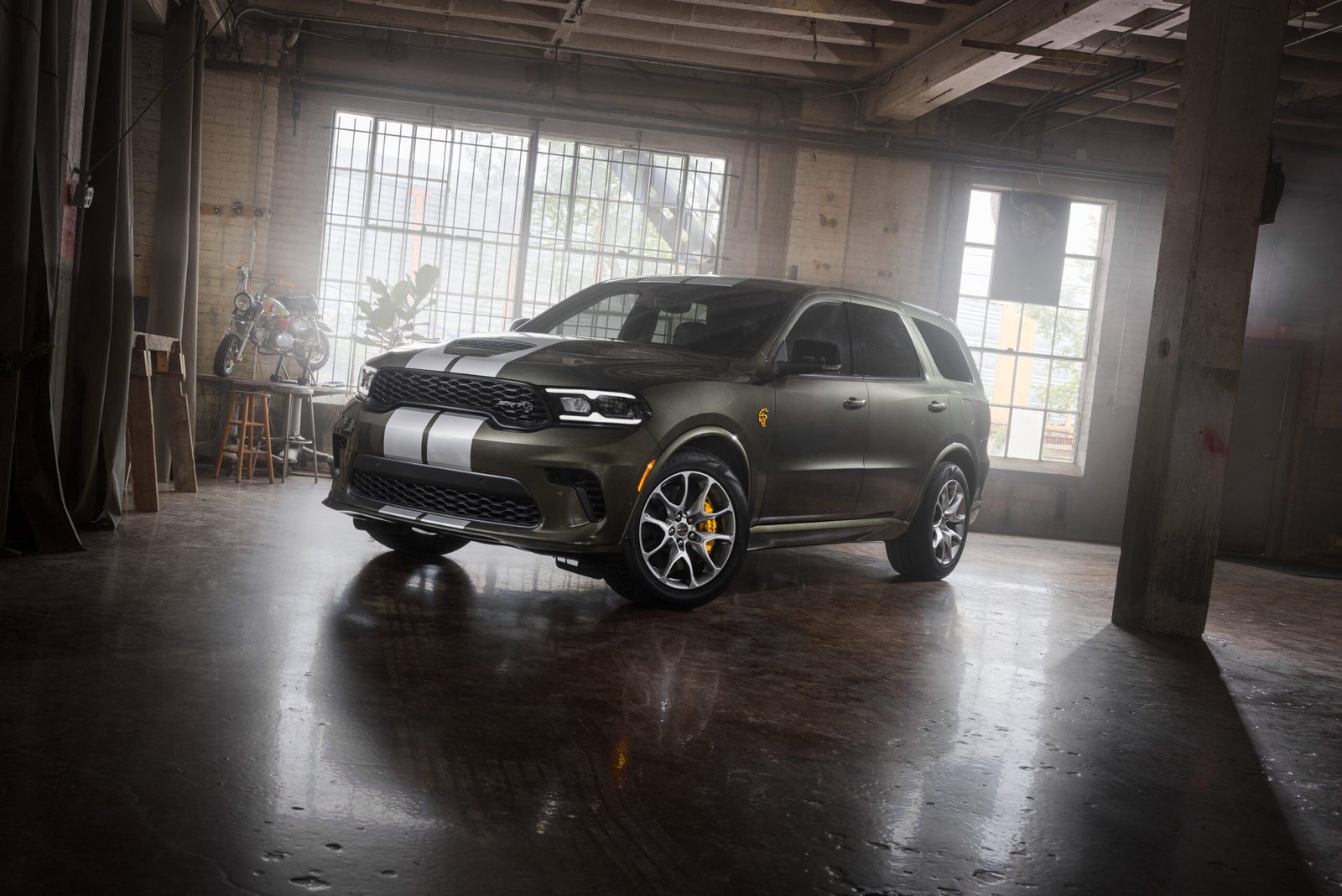 Il Dodge Durango SRT Hellcat si aggiorna con la versione Jailbreak. Confermato il 6.2 V8 da 710 CV, ora ci sono più possibilità di personalizzazione.