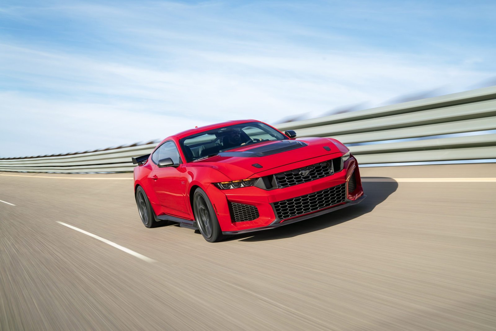 Debutta la Ford Mustang Dark SC, una delle Mustang stradali più potenti e performanti di tutti i tempi con un 5.2 V8.